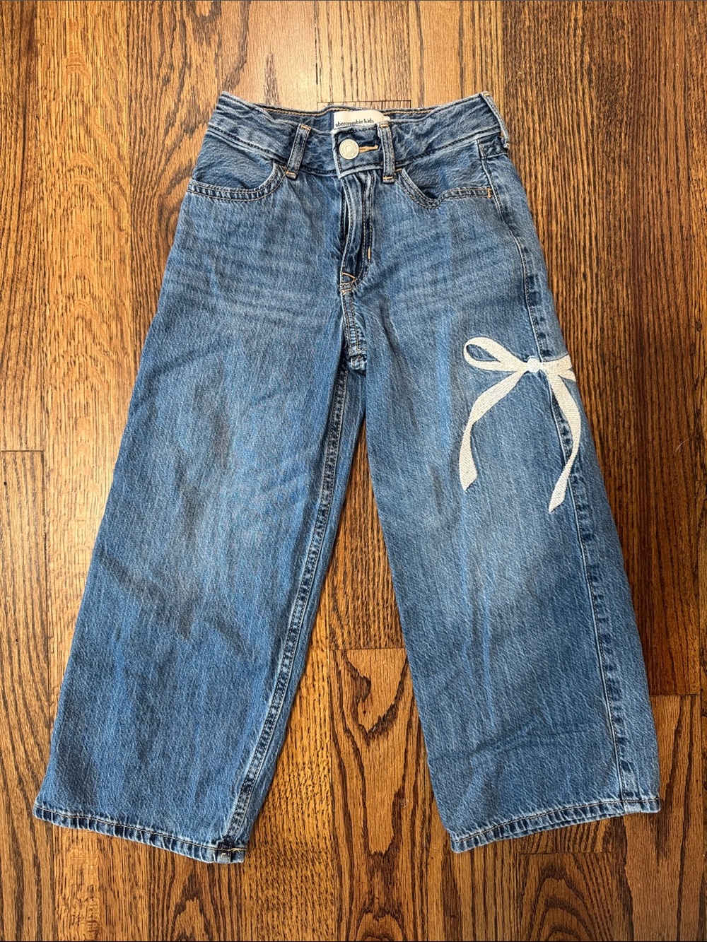 Abercrombie kids Jeans with embroidered bow detail